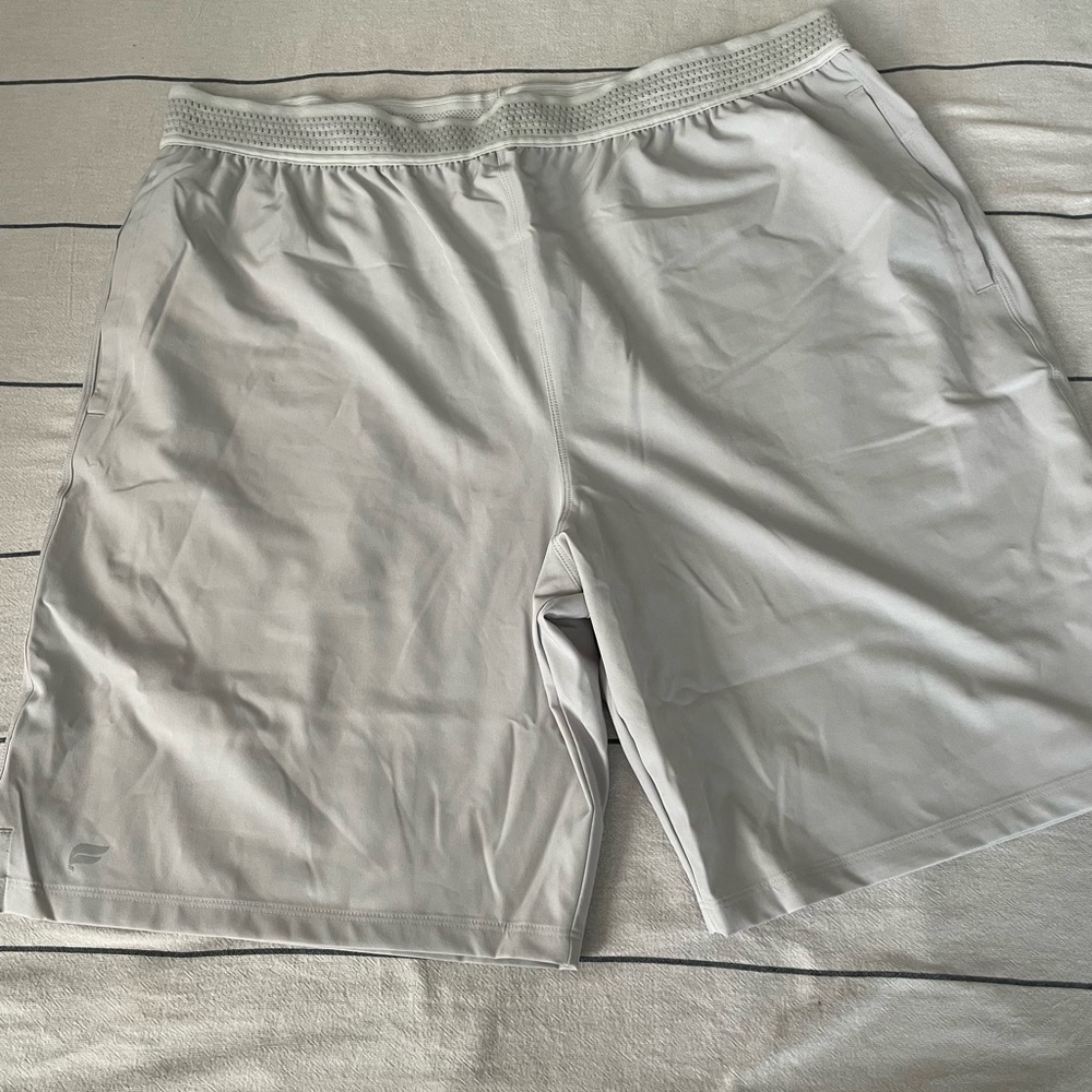 Fabletics Franchise shorts 9”